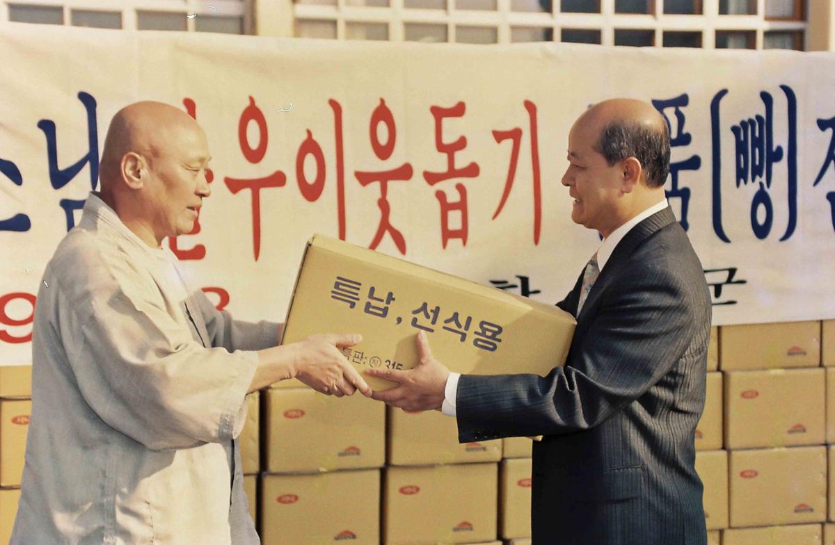 장지명스님 불우이웃돕기 물품(빵)전달식