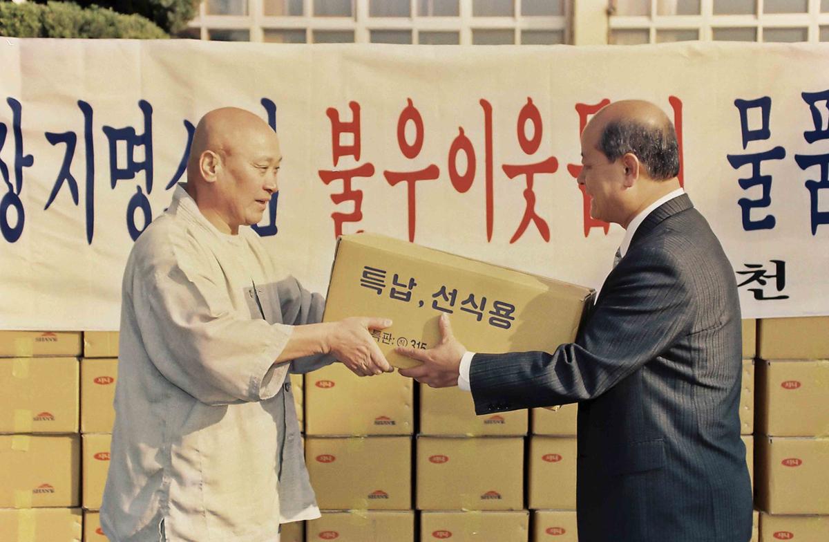 장지명스님 불우이웃돕기 물품(빵)전달식