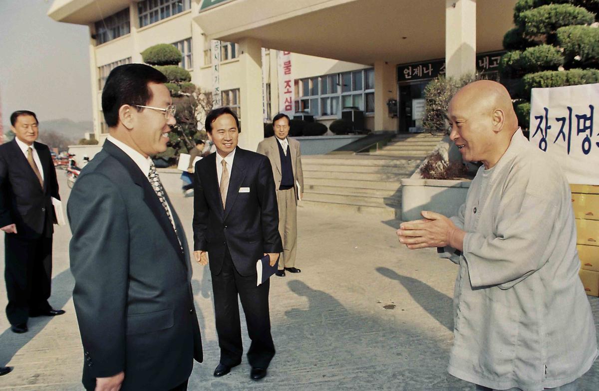 장지명스님 불우이웃돕기 물품(빵)전달식