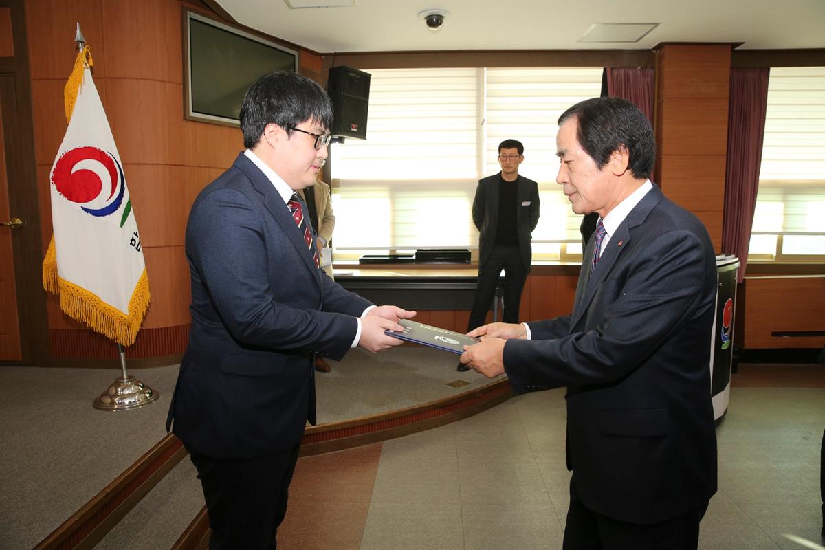 인사이동 및 신규임용장 수여