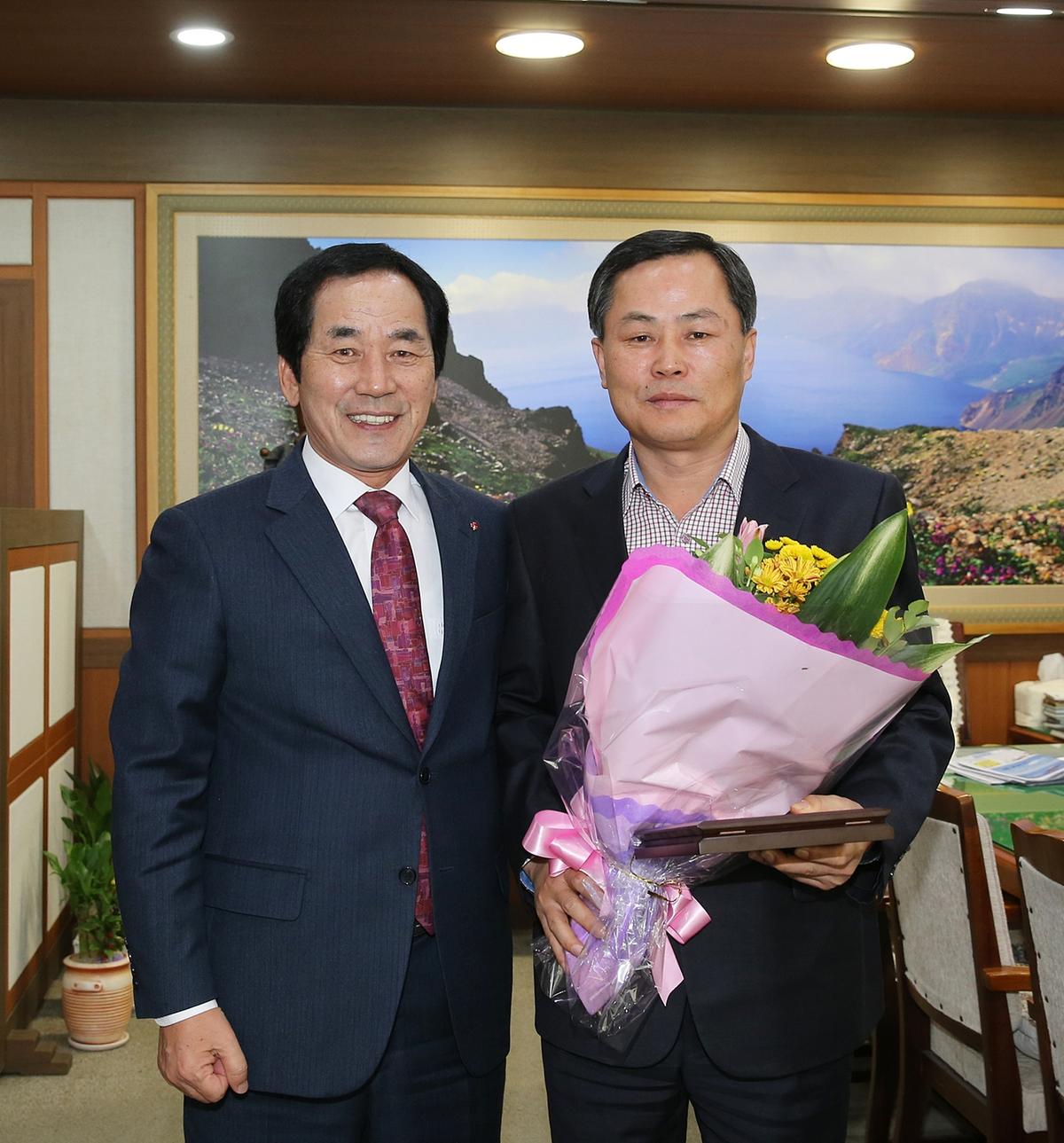 김균합천경찰서장재직기념패전달
