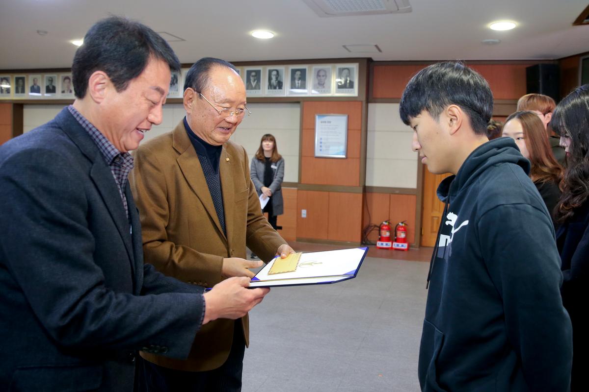 이대웅장학회 장학금 전달식