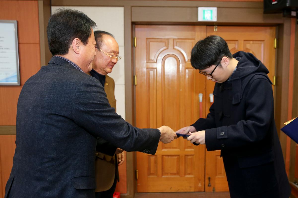 이대웅장학회 장학금 전달식