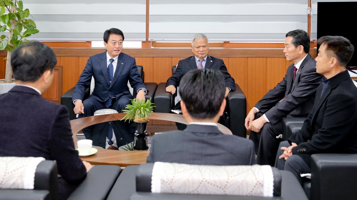 명예해병대 위촉패 전달