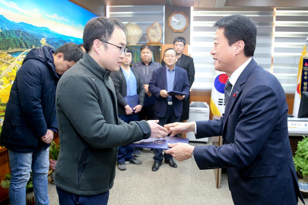 공수의 위촉장 수여