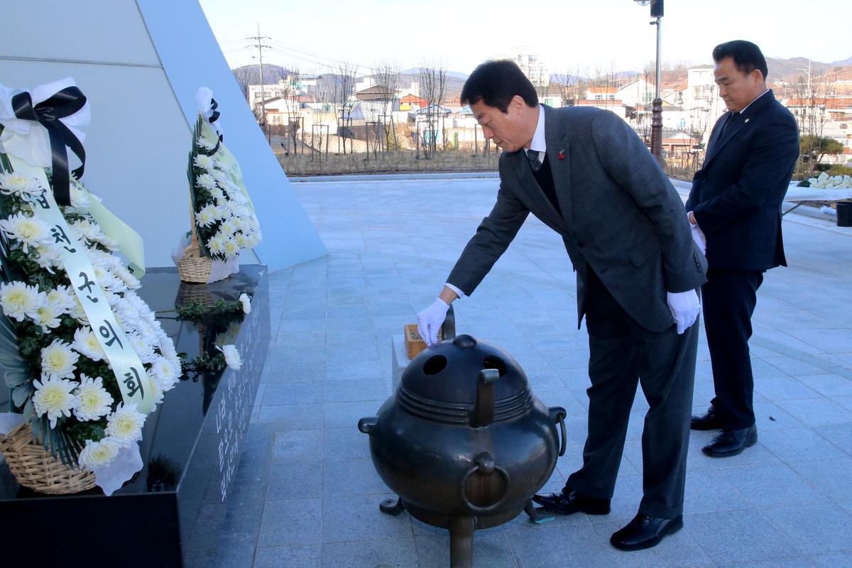 충혼탑, 3.1운동기념탑, 창의사 참배
