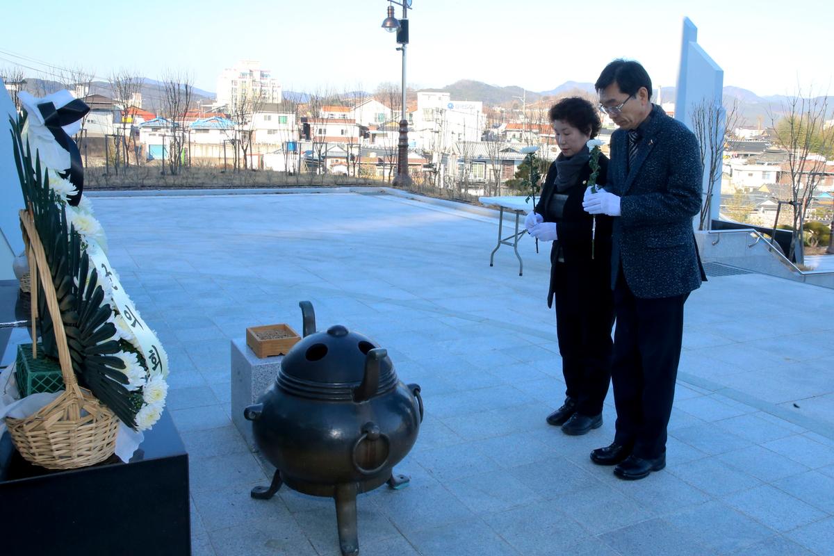 충혼탑, 3.1운동기념탑, 창의사 참배