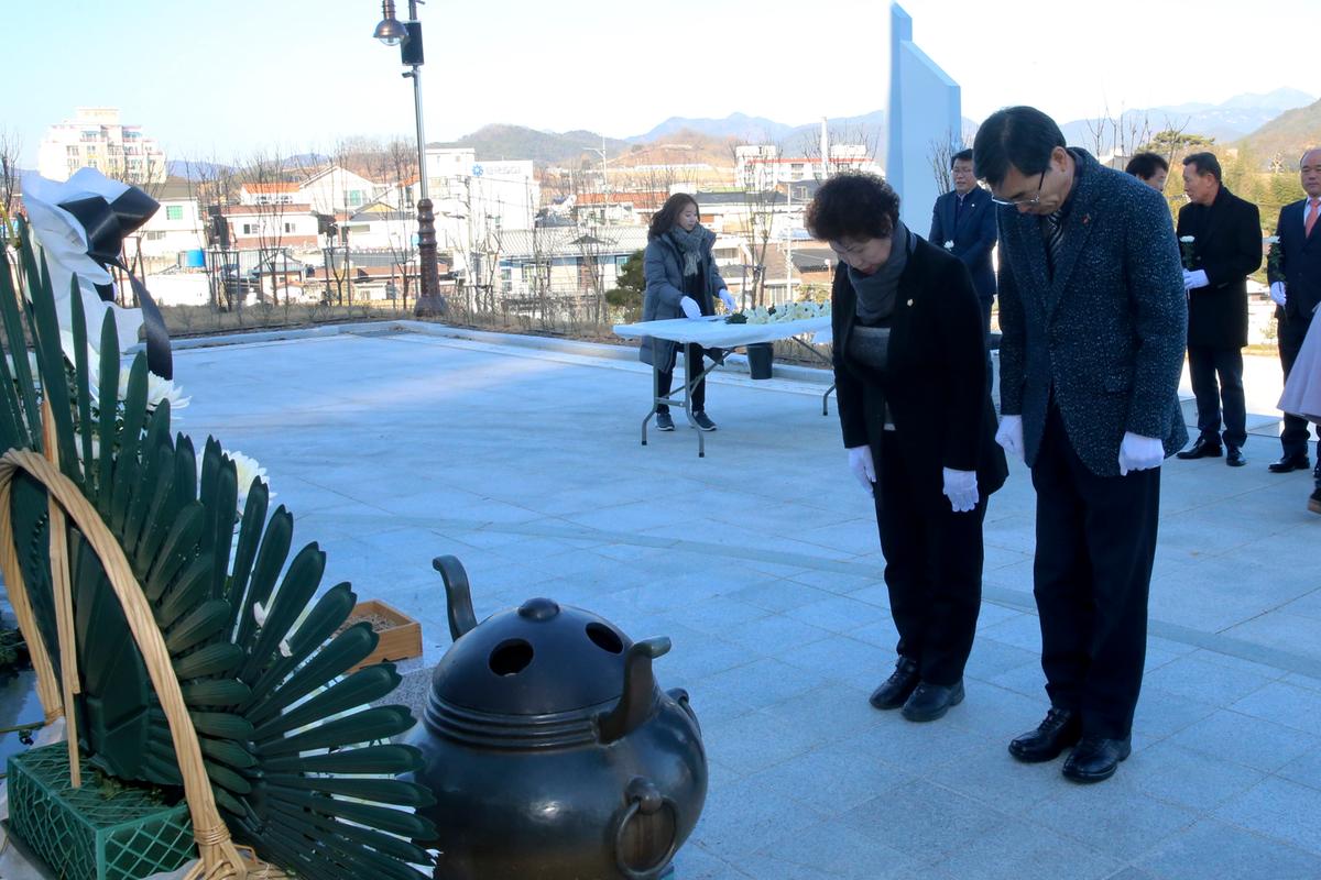충혼탑, 3.1운동기념탑, 창의사 참배