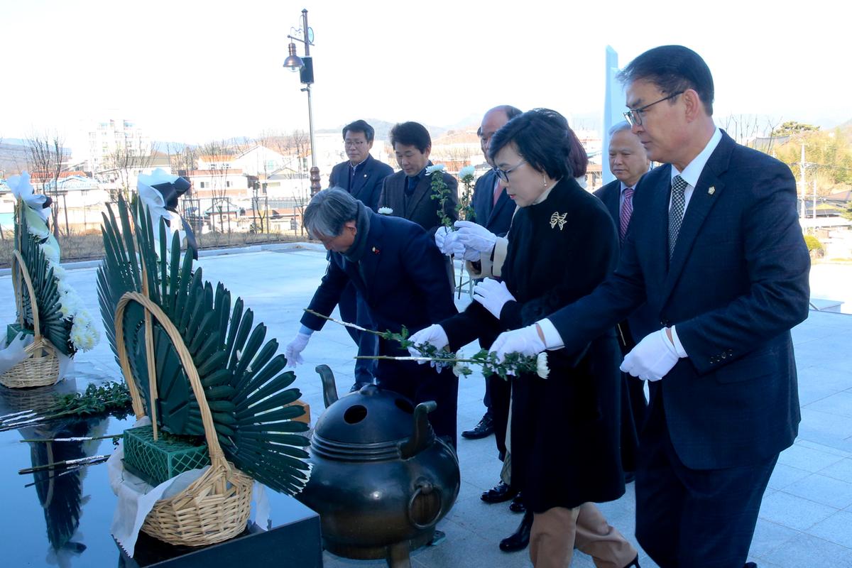 충혼탑, 3.1운동기념탑, 창의사 참배