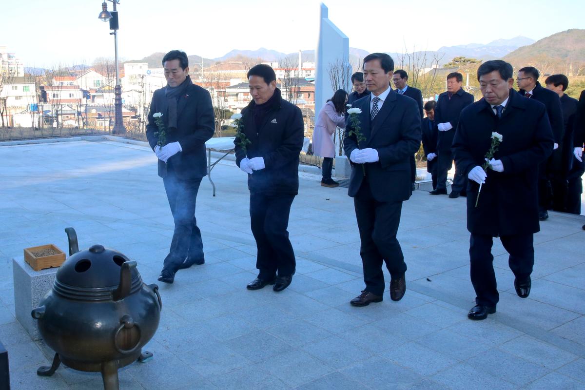 충혼탑, 3.1운동기념탑, 창의사 참배