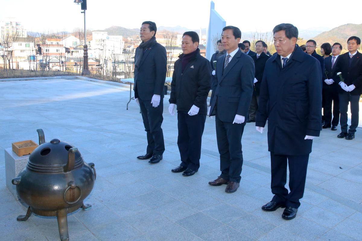 충혼탑, 3.1운동기념탑, 창의사 참배