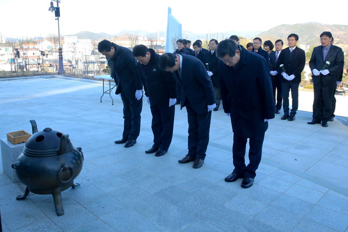 충혼탑, 3.1운동기념탑, 창의사 참배