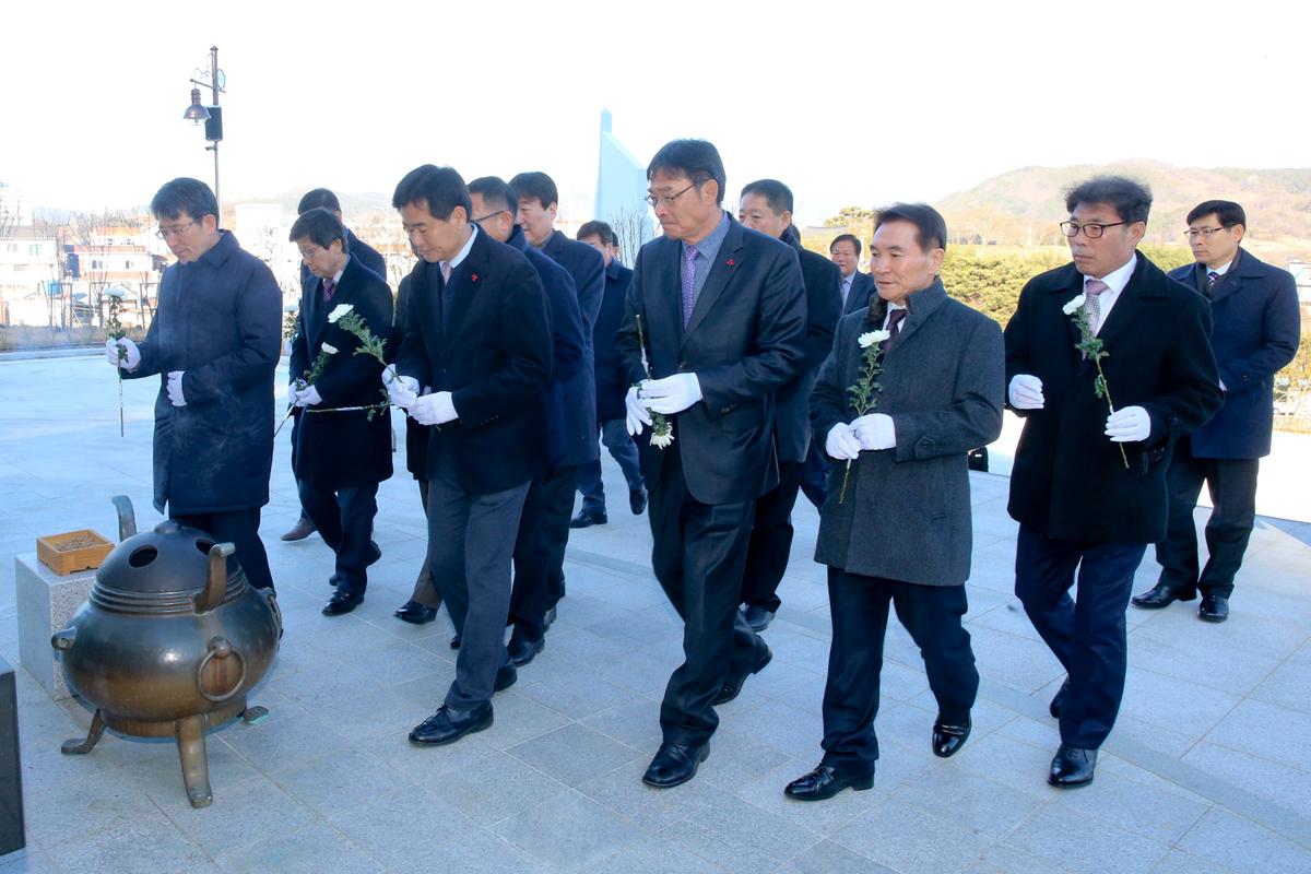 충혼탑, 3.1운동기념탑, 창의사 참배