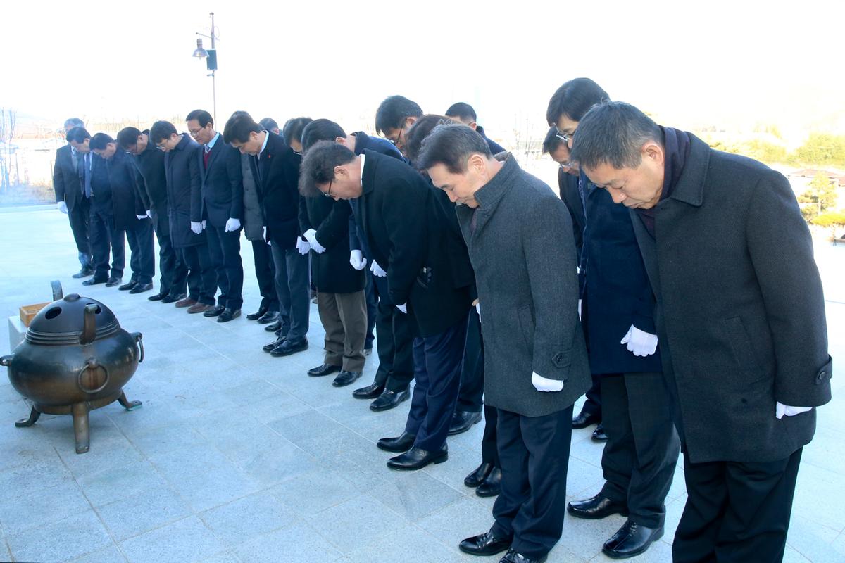 충혼탑, 3.1운동기념탑, 창의사 참배