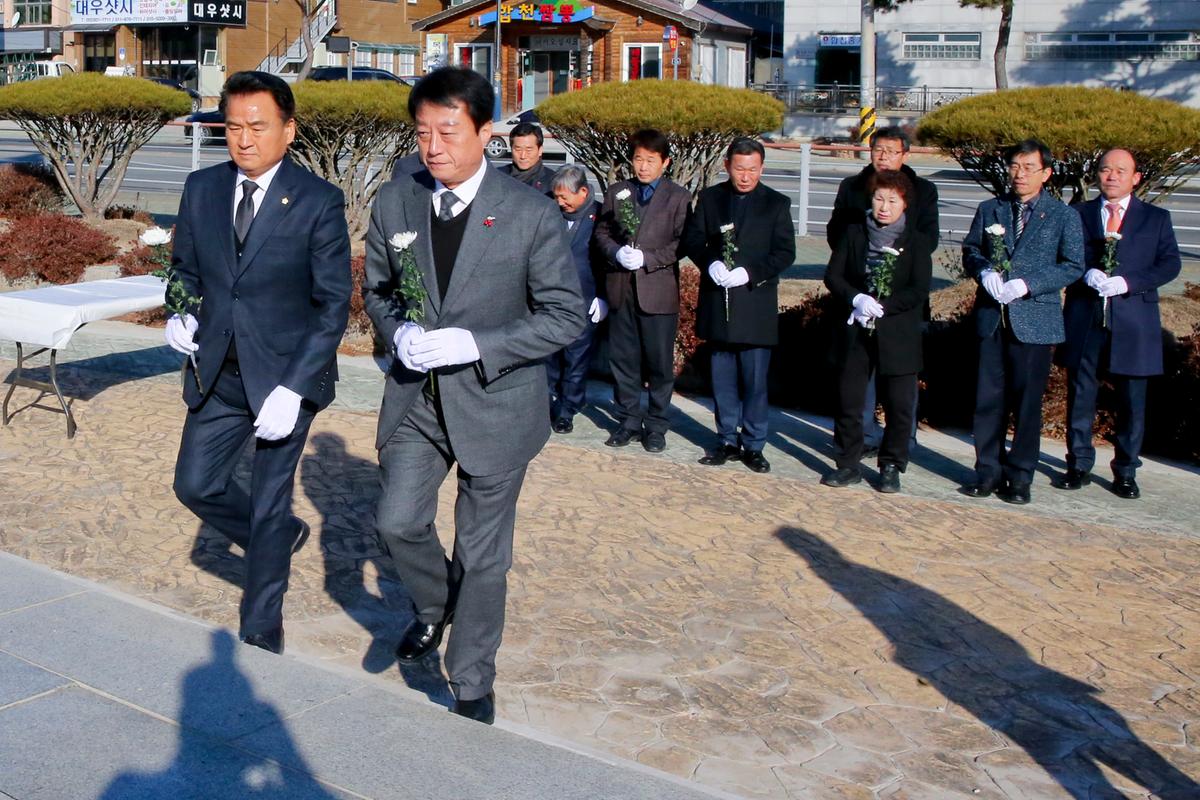 충혼탑, 3.1운동기념탑, 창의사 참배