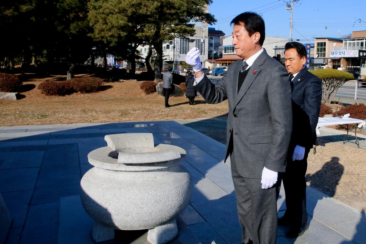 충혼탑, 3.1운동기념탑, 창의사 참배