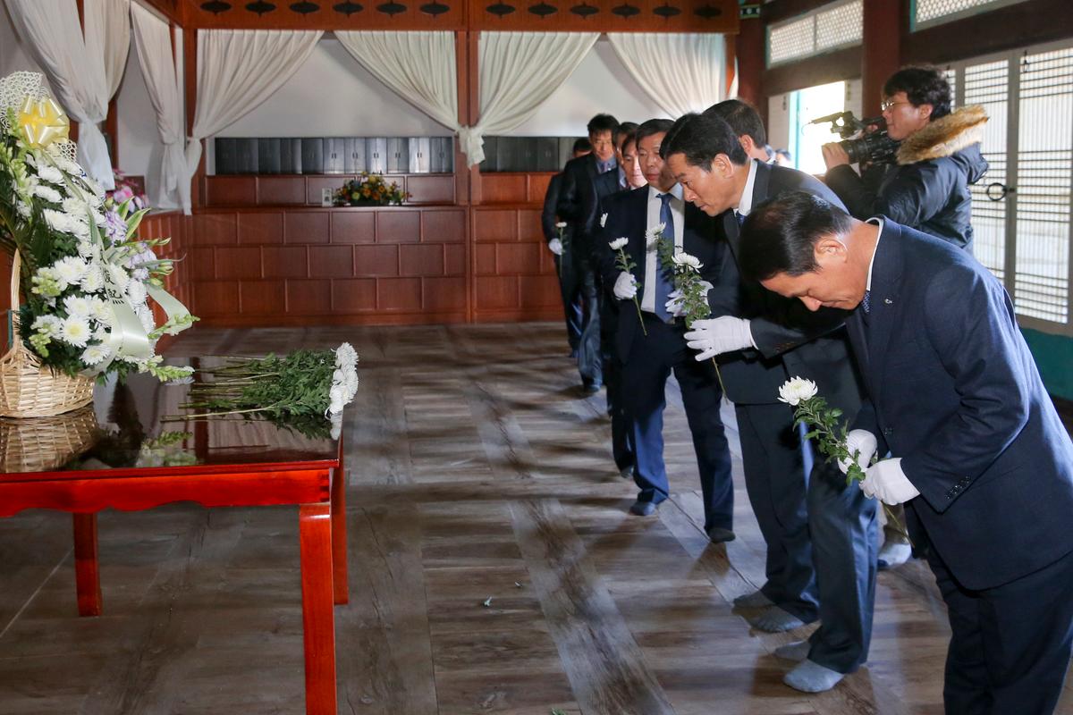 충혼탑, 3.1운동기념탑, 창의사 참배