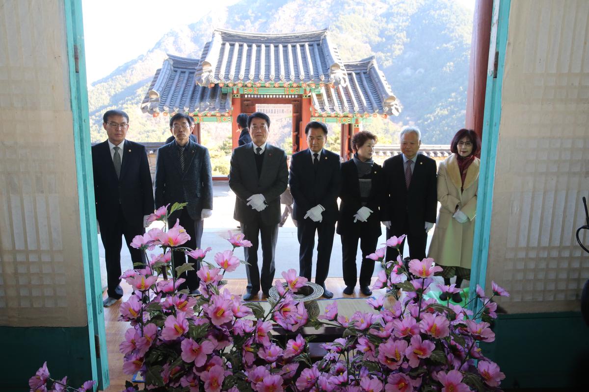 충혼탑, 3.1운동기념탑, 창의사 참배
