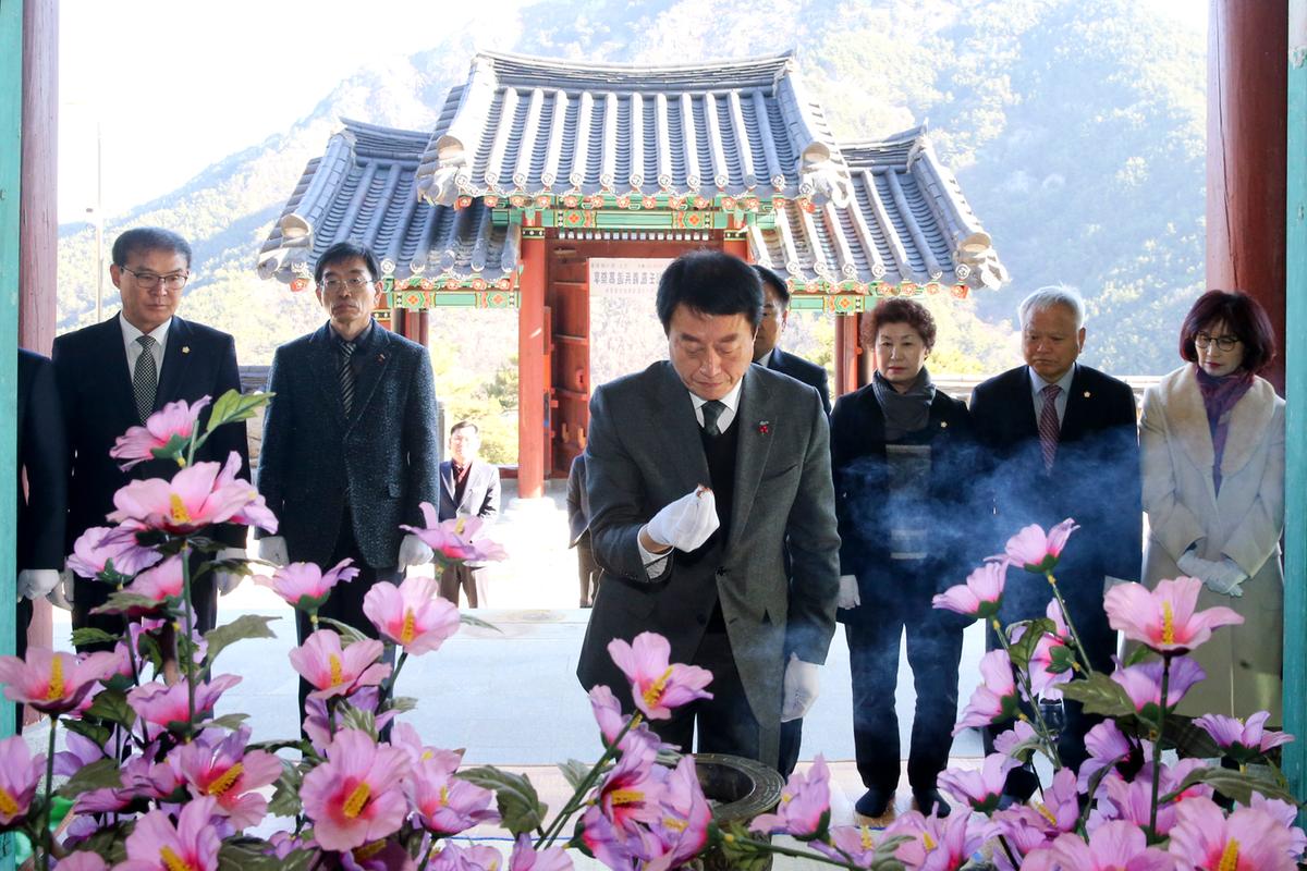 충혼탑, 3.1운동기념탑, 창의사 참배