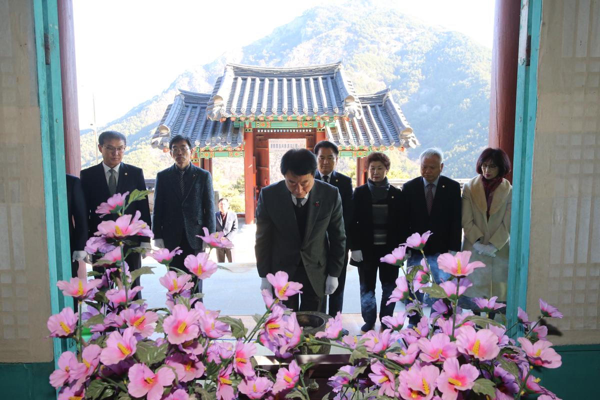 충혼탑, 3.1운동기념탑, 창의사 참배
