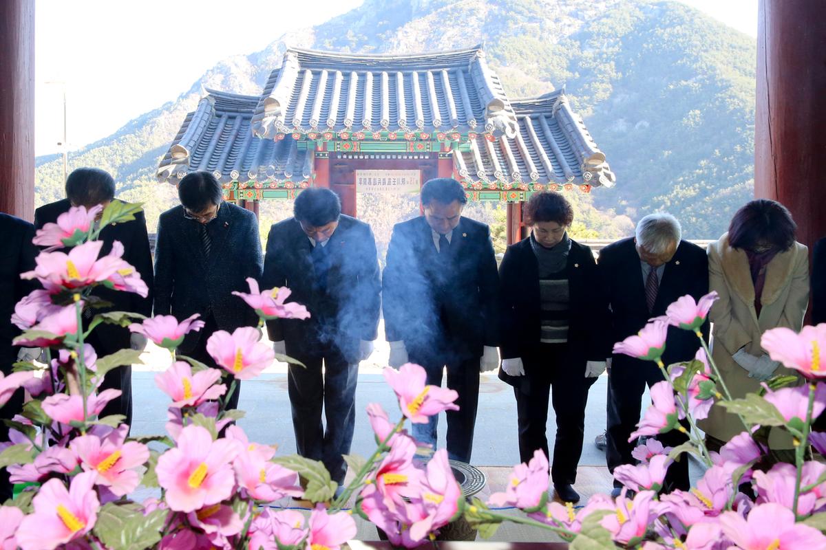 충혼탑, 3.1운동기념탑, 창의사 참배