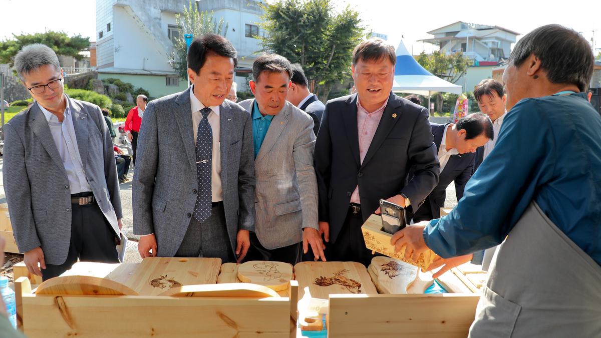 마을지기목공소 전시회 및 우드마켓 행사