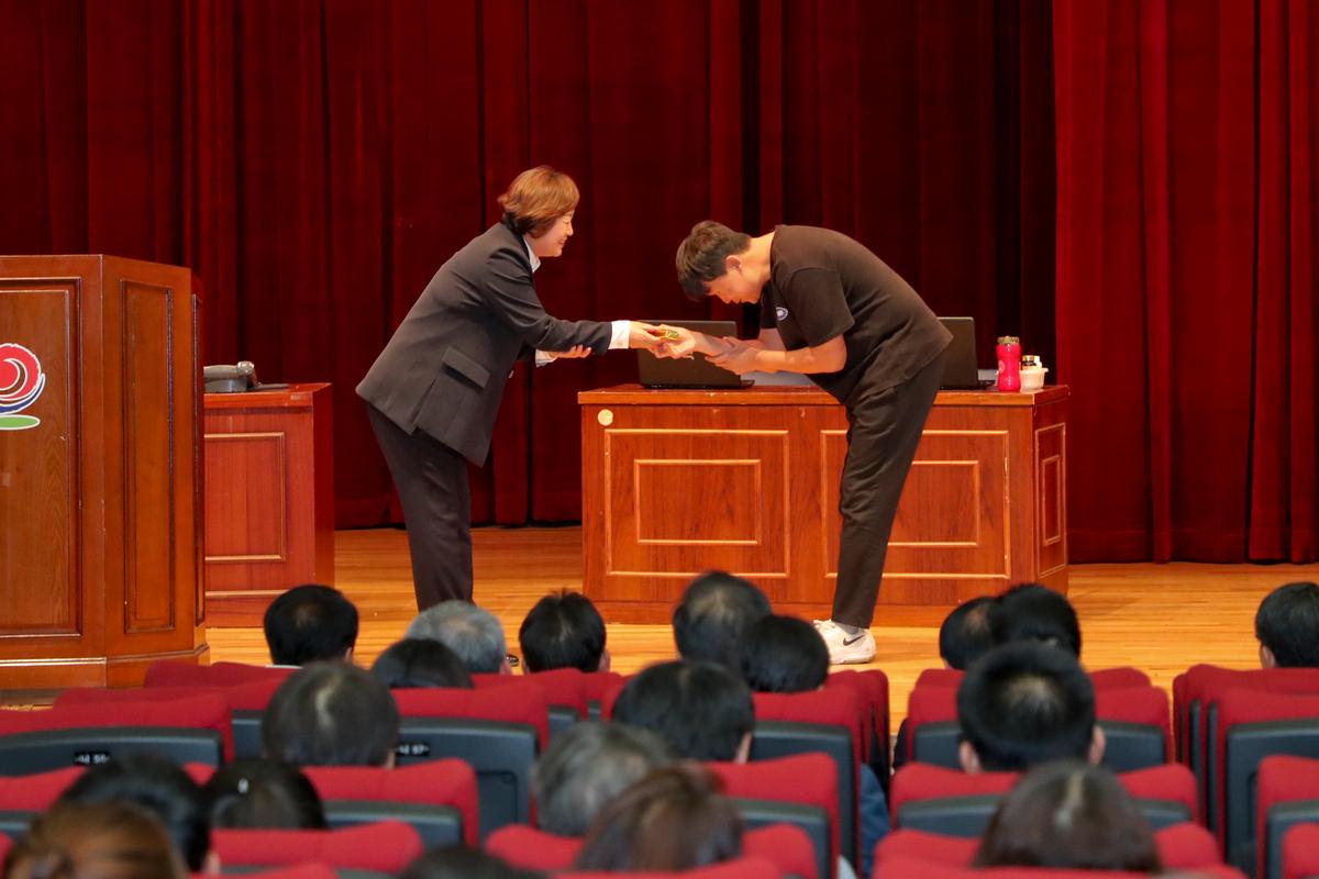 청렴의 신과 함께 청렴 연극 개최