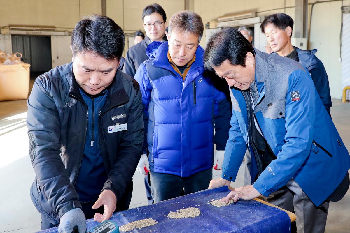 공공비축미 초계면 수매현장