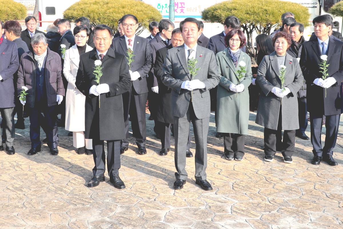 충혼탑, 3.1운동기념탑, 창의사 참배