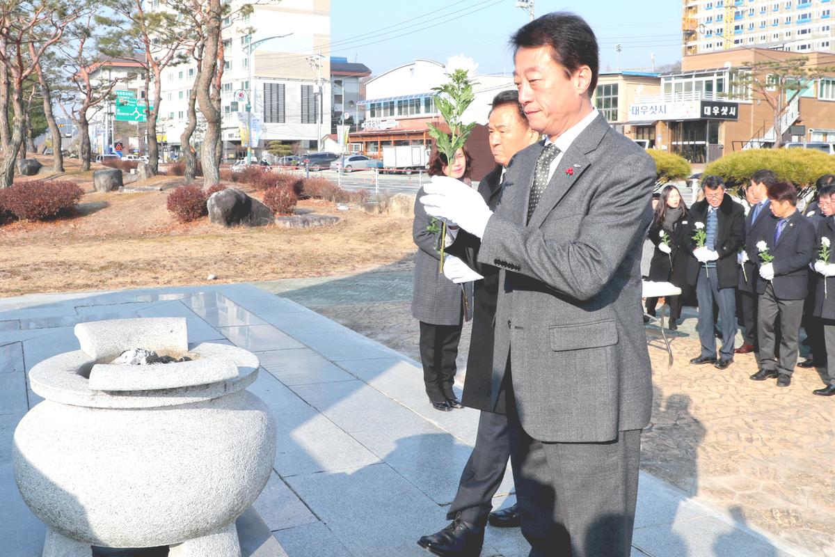충혼탑, 3.1운동기념탑, 창의사 참배