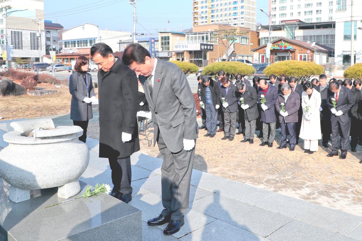 충혼탑, 3.1운동기념탑, 창의사 참배