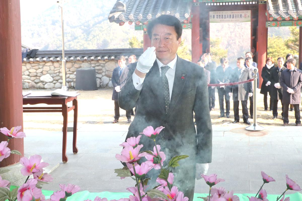 충혼탑, 3.1운동기념탑, 창의사 참배