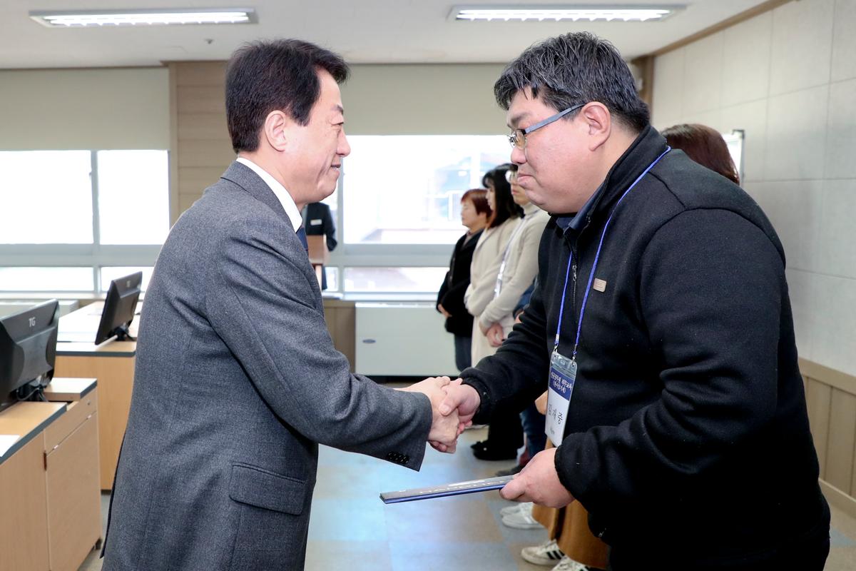 한시임기제 공무원 임용장 교부