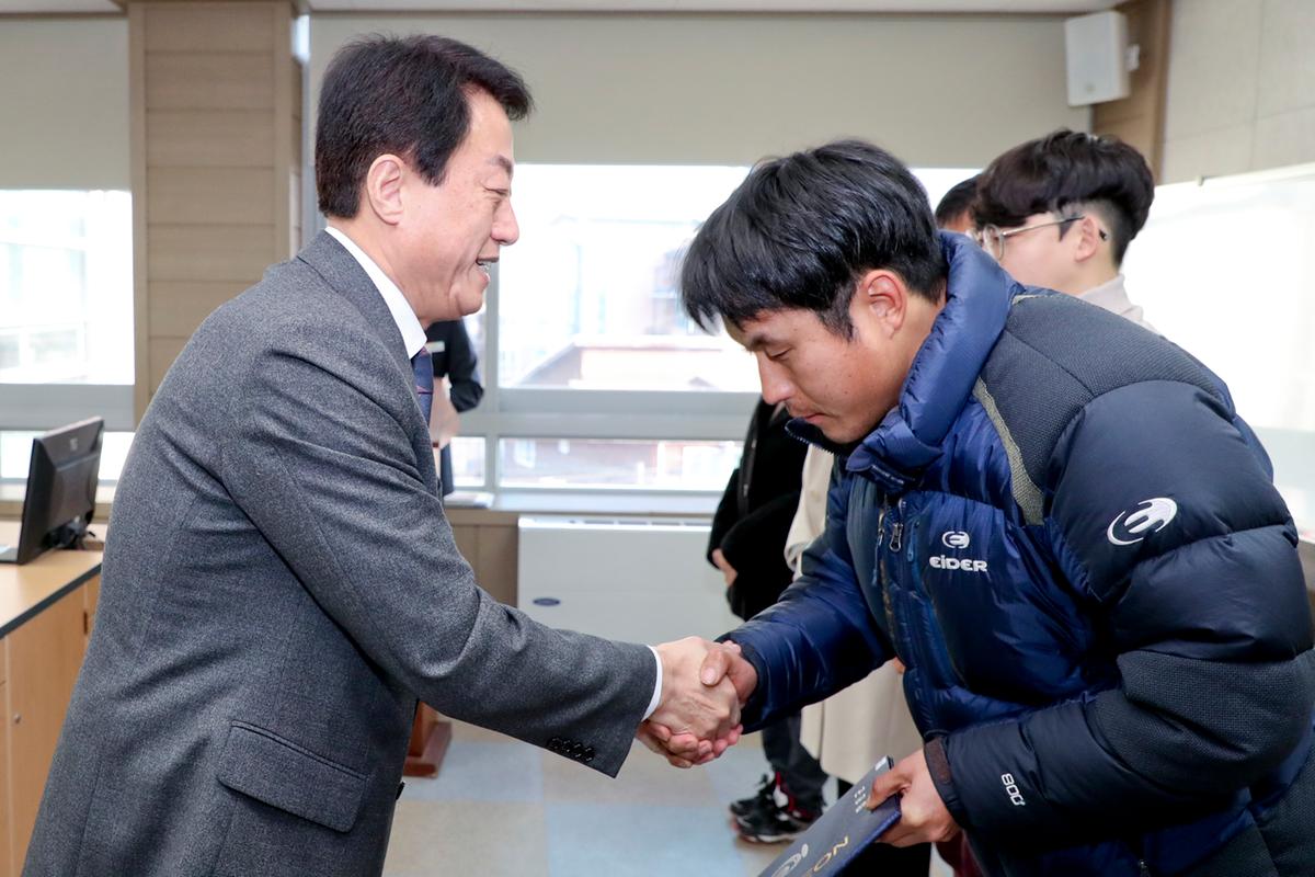한시임기제 공무원 임용장 교부