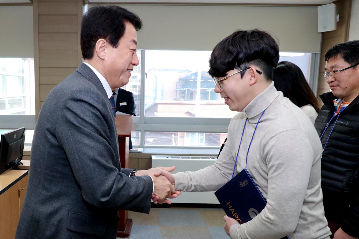 한시임기제 공무원 임용장 교부