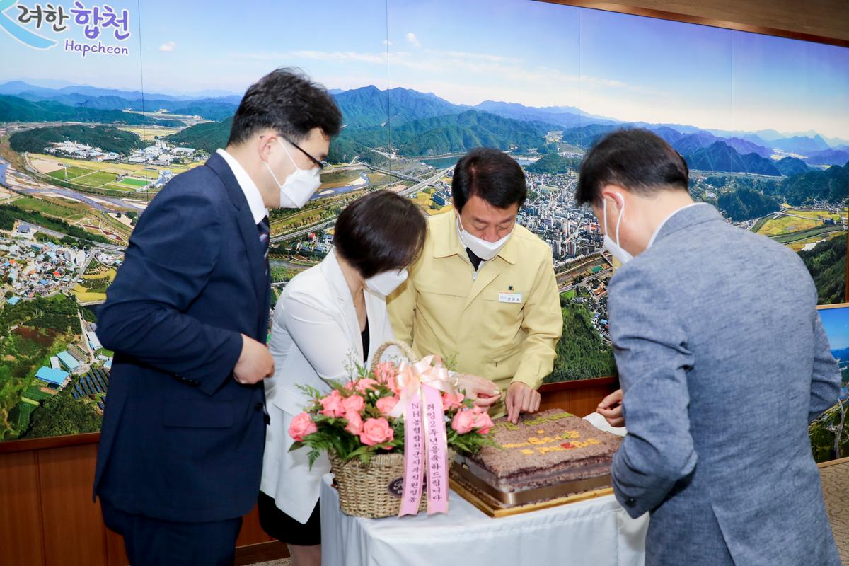  민선7기 취임 2주년 기념 층혼탑 참배 및 기념떡 자르기