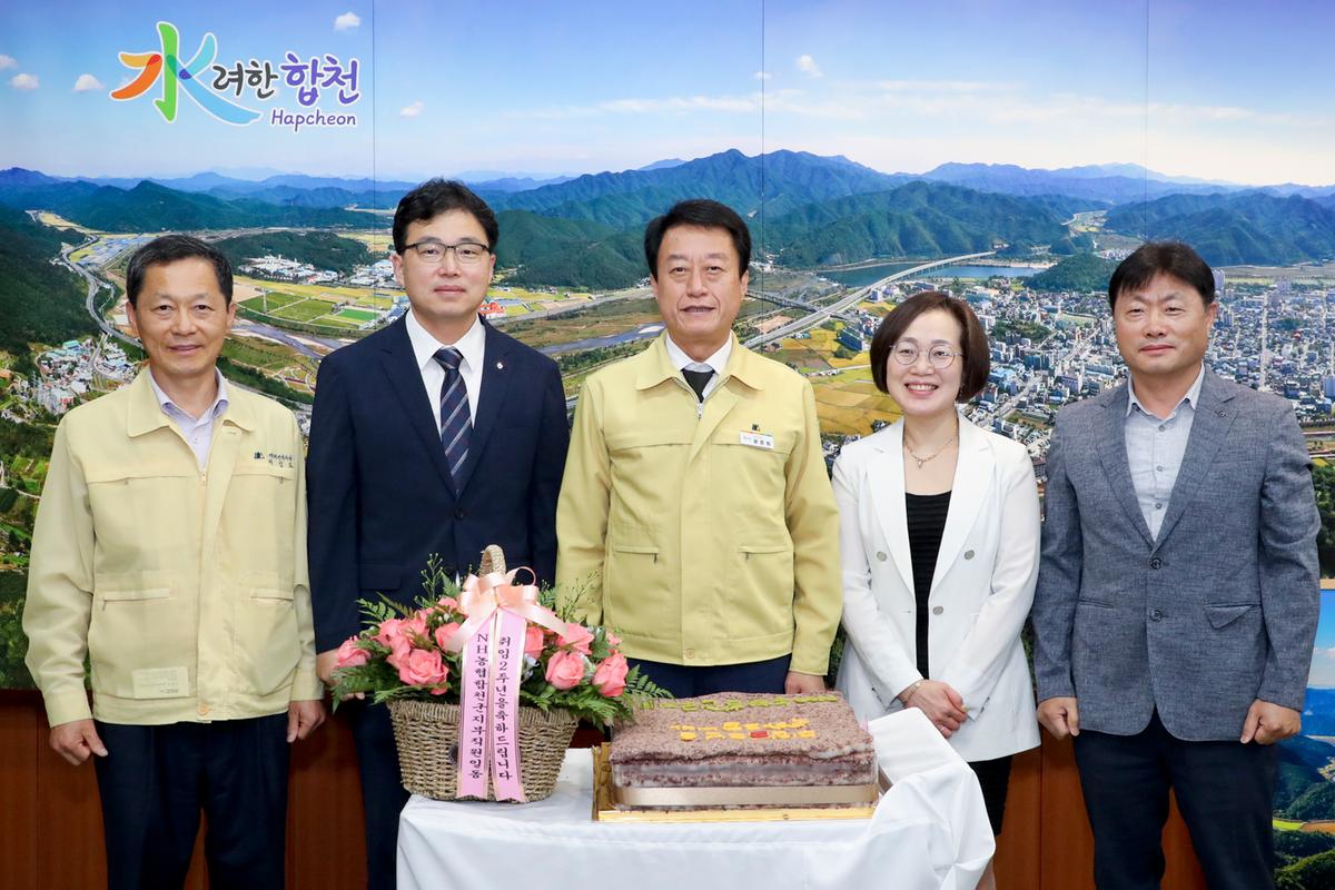  민선7기 취임 2주년 기념 층혼탑 참배 및 기념떡 자르기