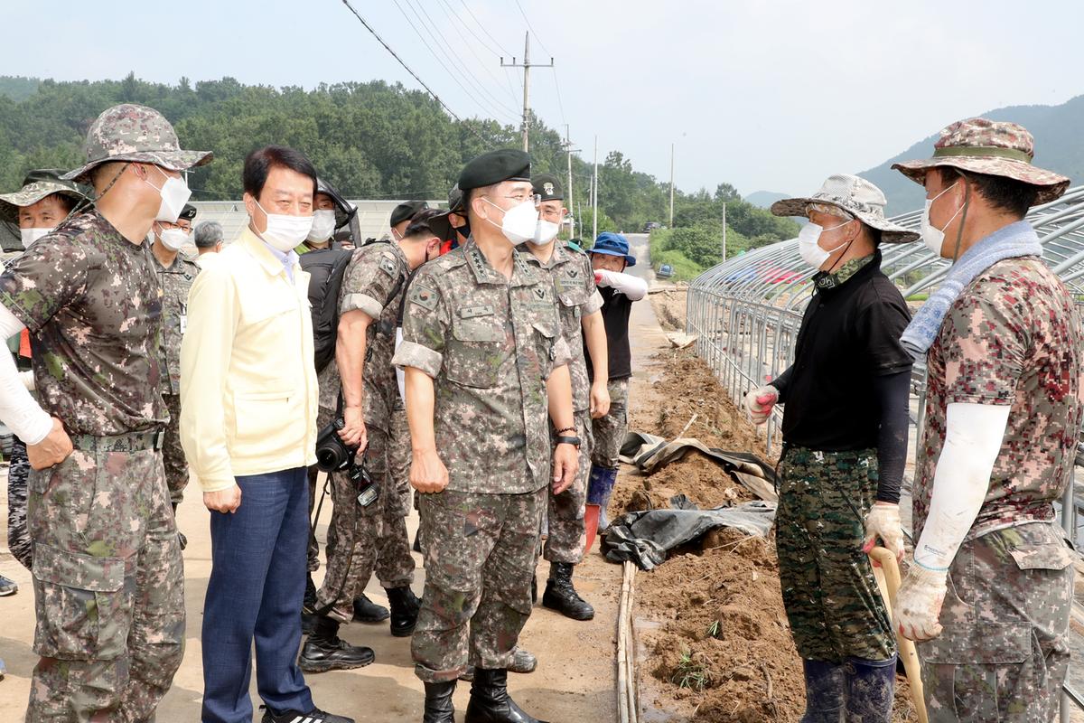 서욱 육군참모총장 수해현장 방문