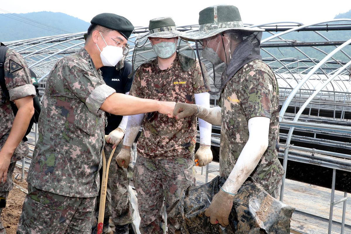 서욱 육군참모총장 수해현장 방문
