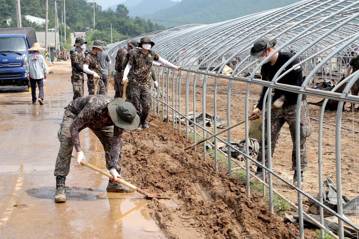 서욱 육군참모총장 수해현장 방문