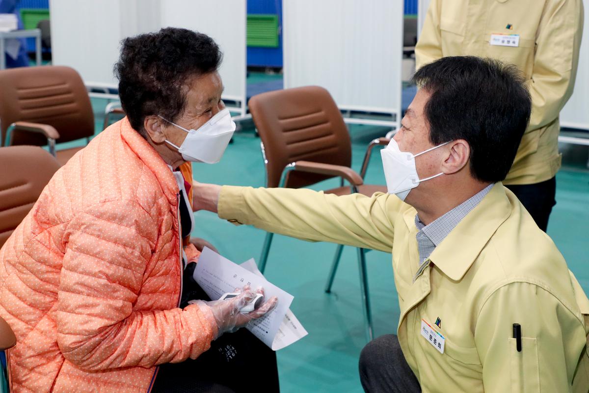75세 이상 코로나19백신 예방접종센터 방문
