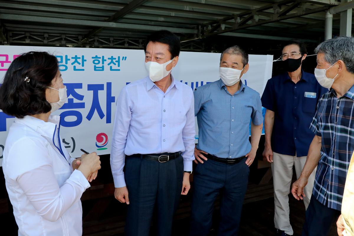 합천호 뱀장어 치어 방류 실시