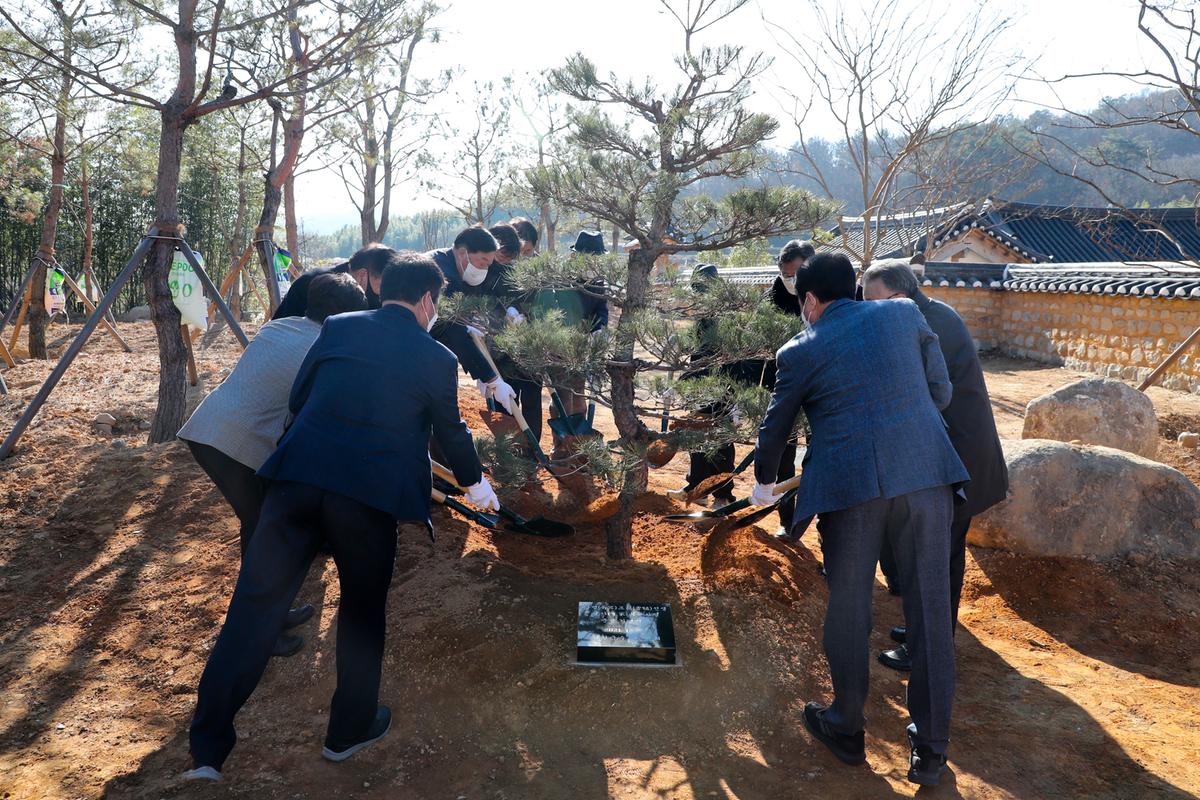 조식선생 생가 복원사업 준공 기념식수 식재