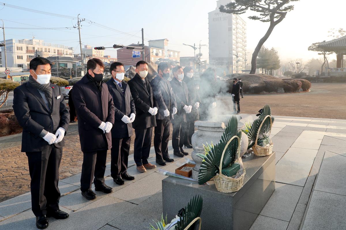 충혼탑 및 3.1독립운동기념탑 참배