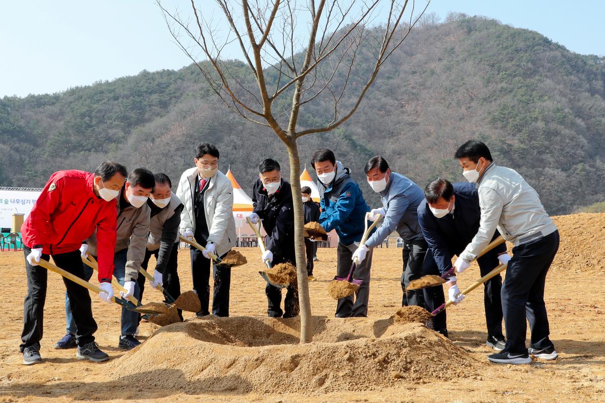 탄소중립 참여의 숲 나무심기 행사개최