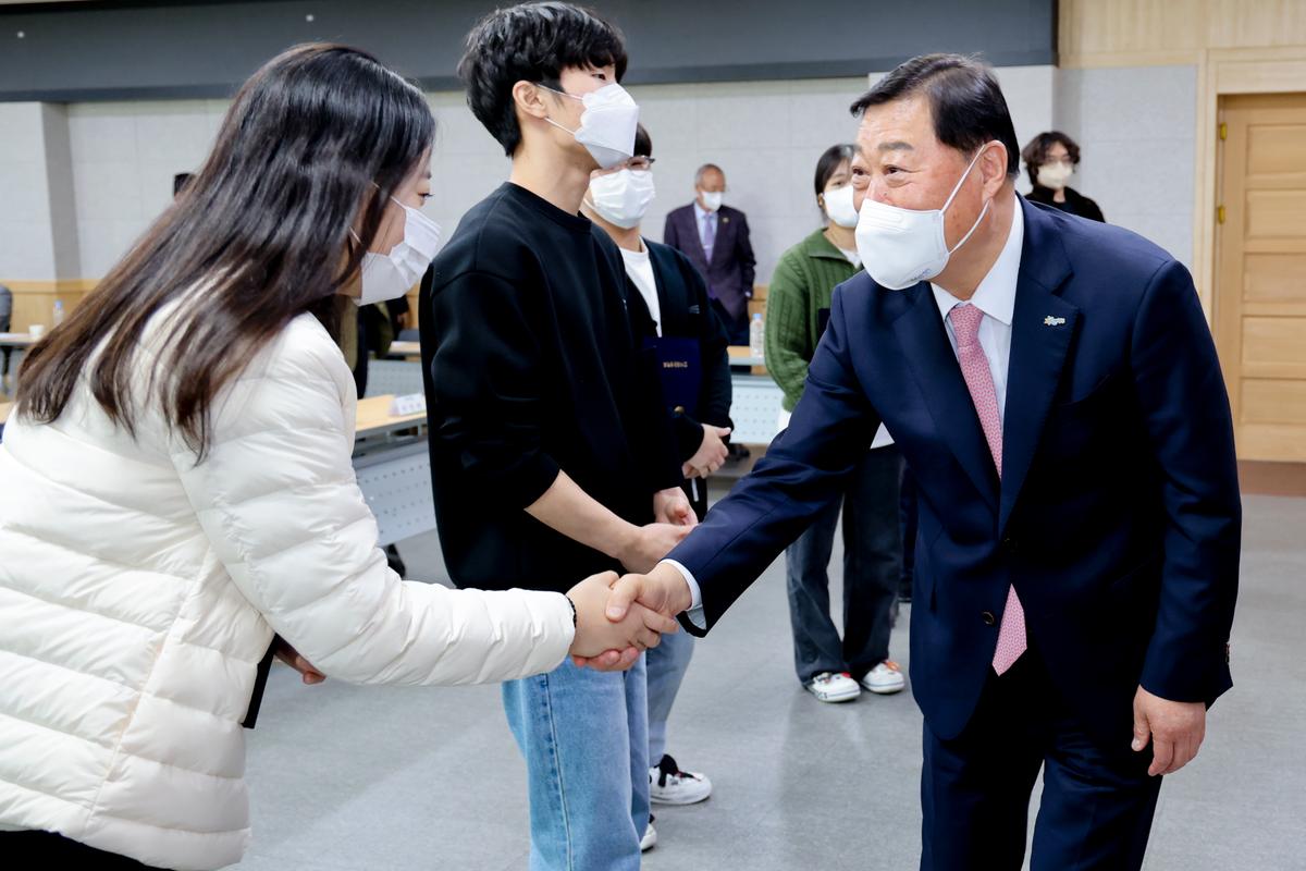 이대웅장학회 장학생 선발