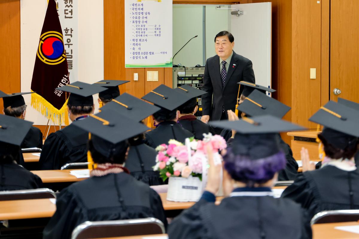 대한노인회 합천군지회 2022년 중부노인대학 졸업식