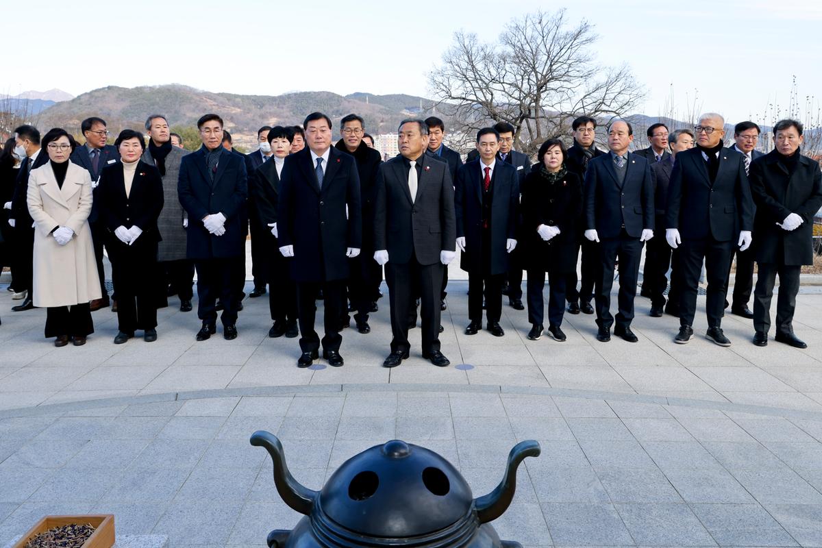 충혼탑,3.1기념탑, 창의사 참배