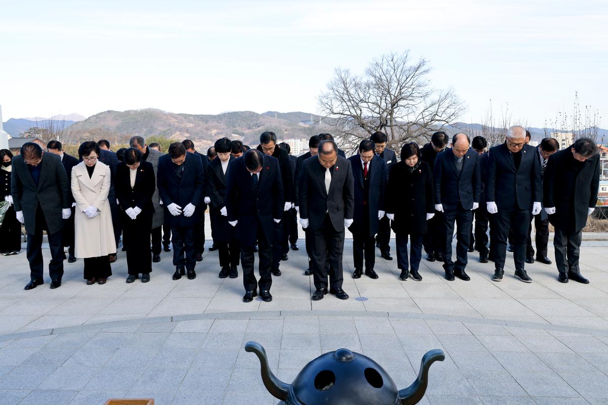 충혼탑,3.1기념탑, 창의사 참배