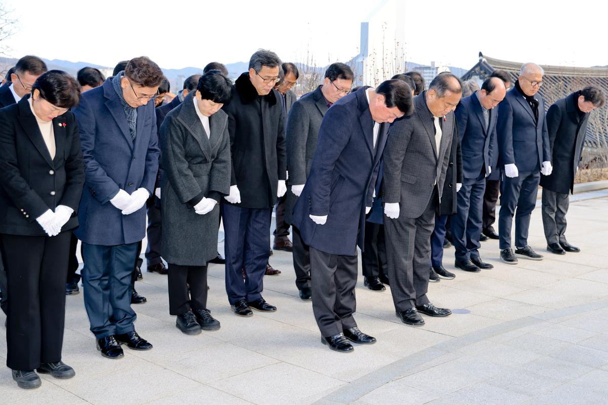 충혼탑,3.1기념탑, 창의사 참배